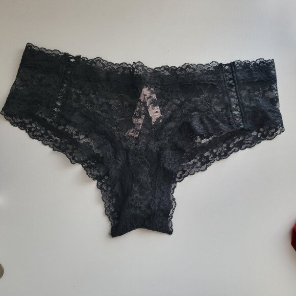 Victoria's Secret Lace Cheeky & Hipster Panties & Thong Lot of 3 Red & Black NWT - Picture 3 of 8